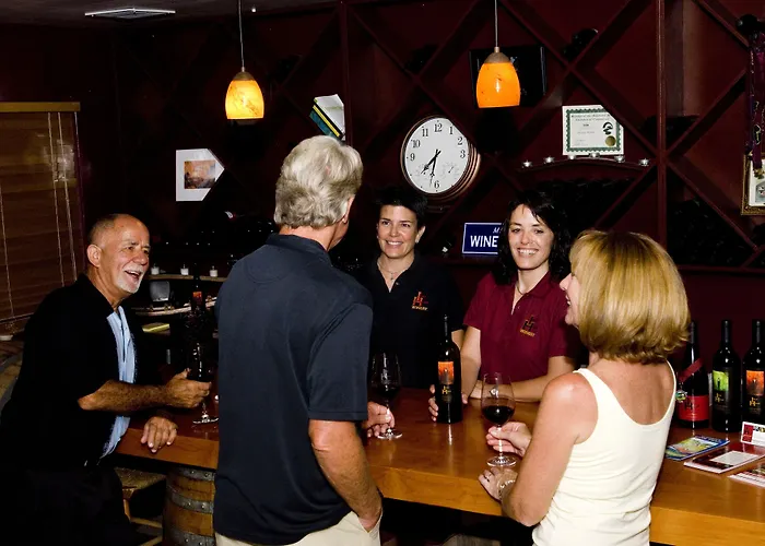 Pet Friendly hotel: Queen'S Inn By The River